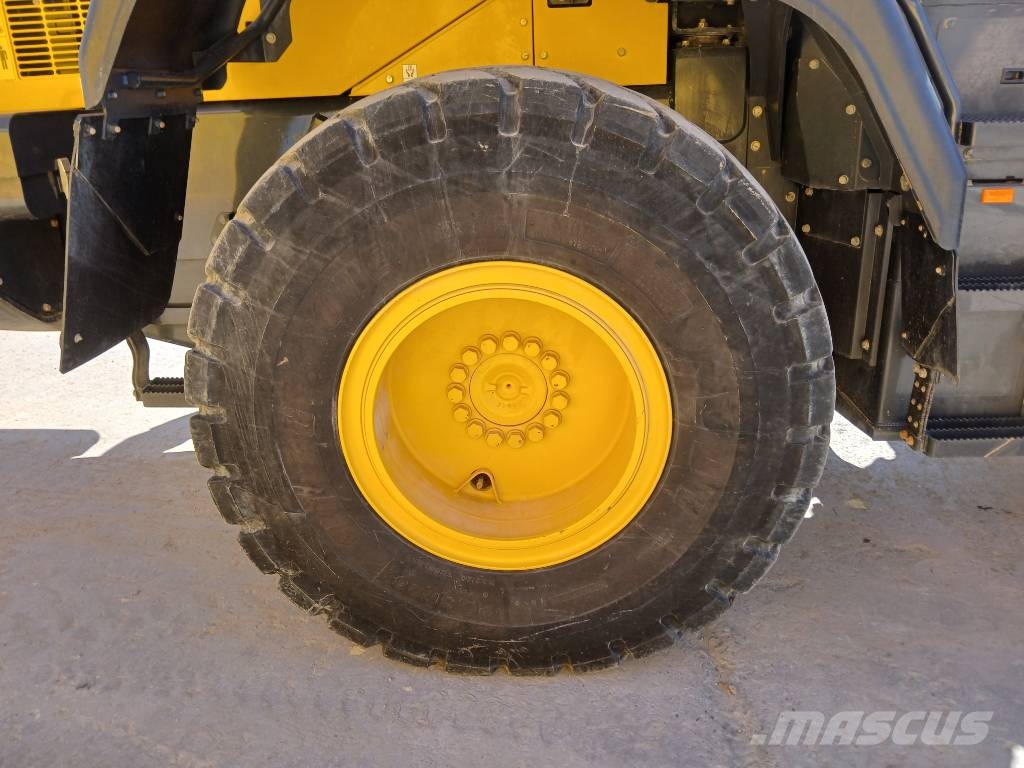 Komatsu WA 320-8 Gumikerekes homlokrakodók