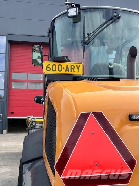 CASE 321 F / 8 KPL LISÄLAITETTA !!!! Wielladers