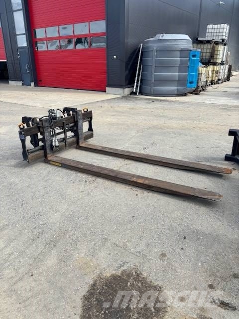 CASE 321 F / 8 KPL LISÄLAITETTA !!!! Wielladers