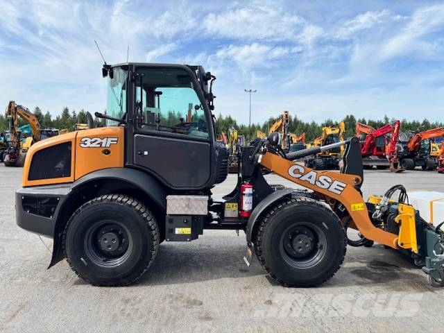 CASE 321 F / 8 KPL LISÄLAITETTA !!!! Wielladers