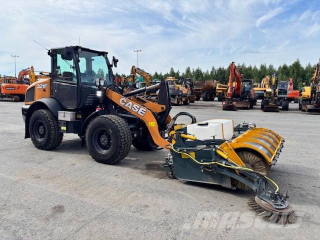 CASE 321 F / 8 KPL LISÄLAITETTA !!!! Wielladers