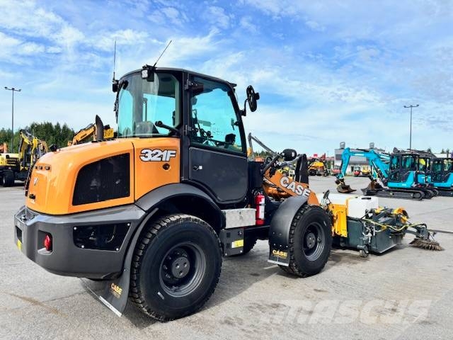 CASE 321 F / 8 KPL LISÄLAITETTA !!!! Wielladers