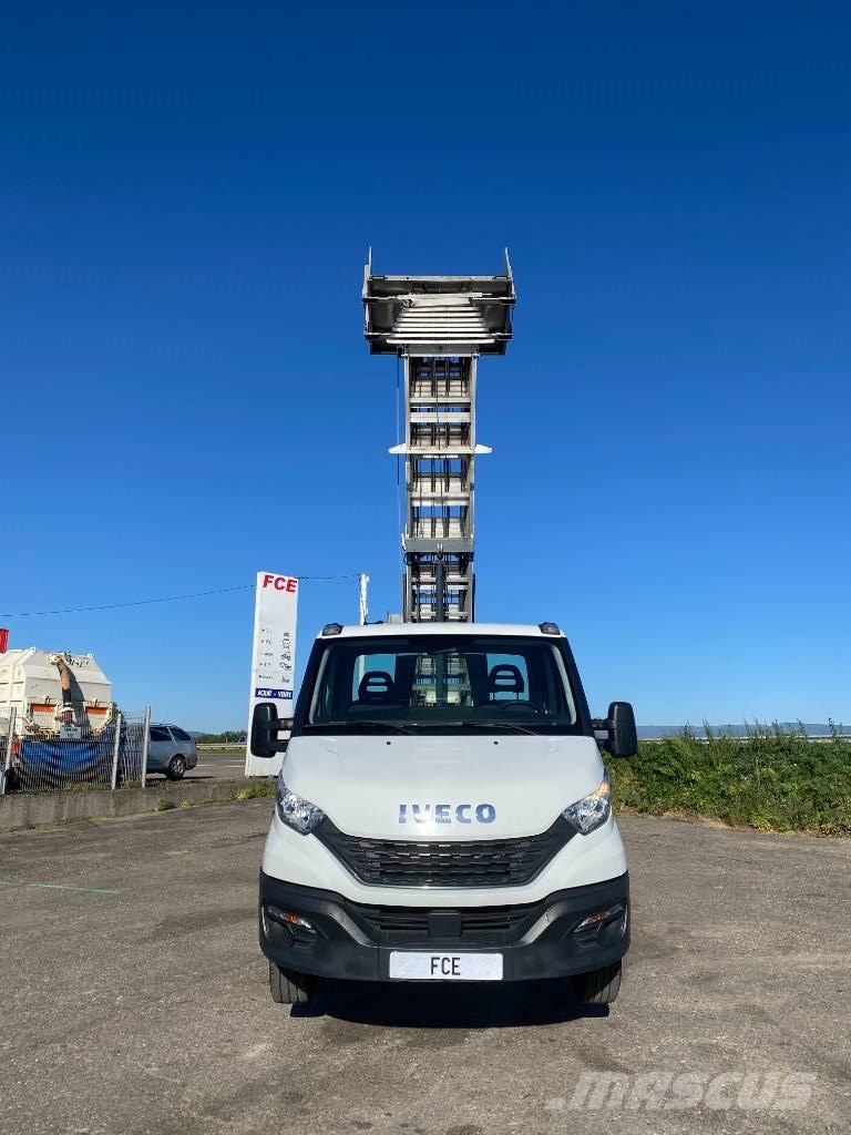 Iveco DAILY 35S140 2.3D/140-BOCKER HL34/1-8LH endommagé Andre
