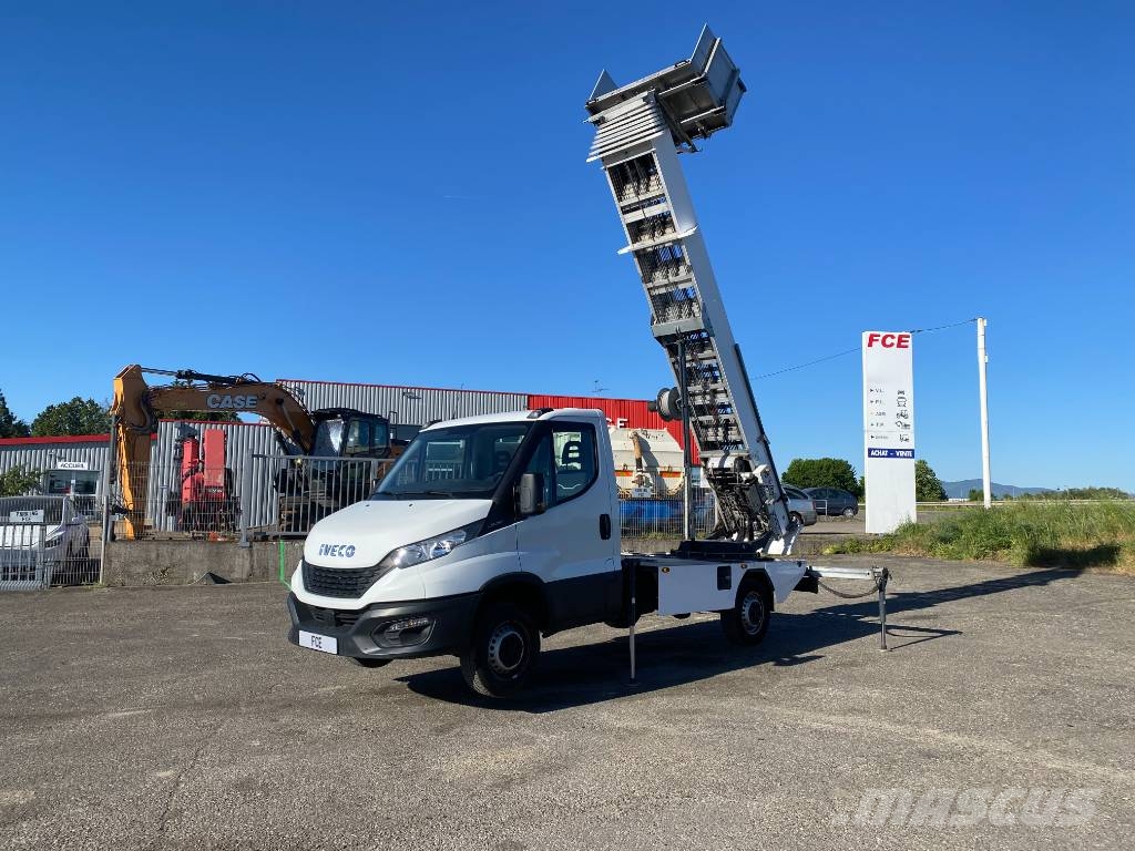 Iveco DAILY 35S140 2.3D/140-BOCKER HL34/1-8LH endommagé Andre