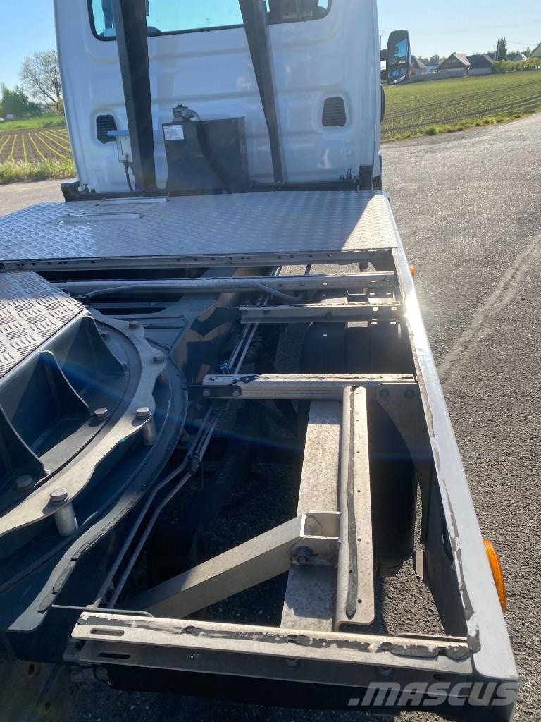 Iveco DAILY 35S140 2.3D/140-BOCKER HL34/1-8LH endommagé Andre