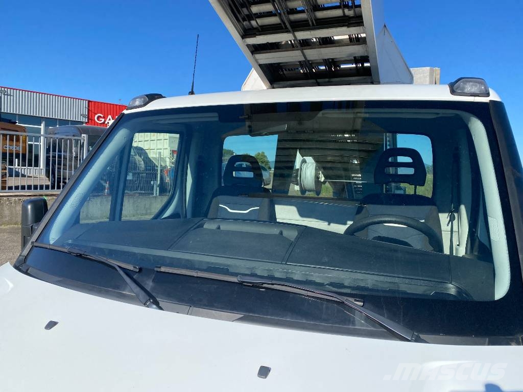 Iveco DAILY 35S140 2.3D/140-BOCKER HL34/1-8LH endommagé Andre