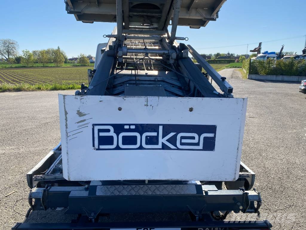Iveco DAILY 35S140 2.3D/140-BOCKER HL34/1-8LH endommagé Andre