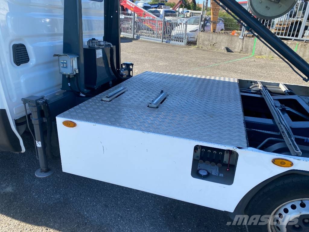 Iveco DAILY 35S140 2.3D/140-BOCKER HL34/1-8LH endommagé Andre