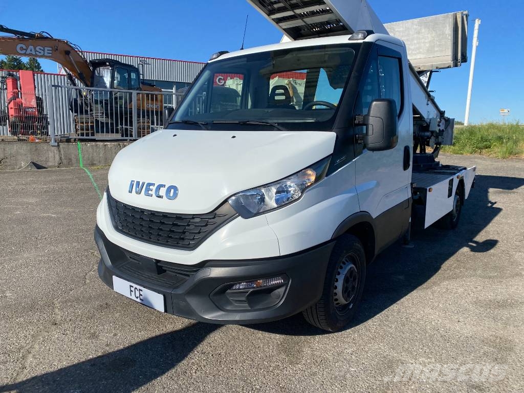 Iveco DAILY 35S140 2.3D/140-BOCKER HL34/1-8LH endommagé Andre
