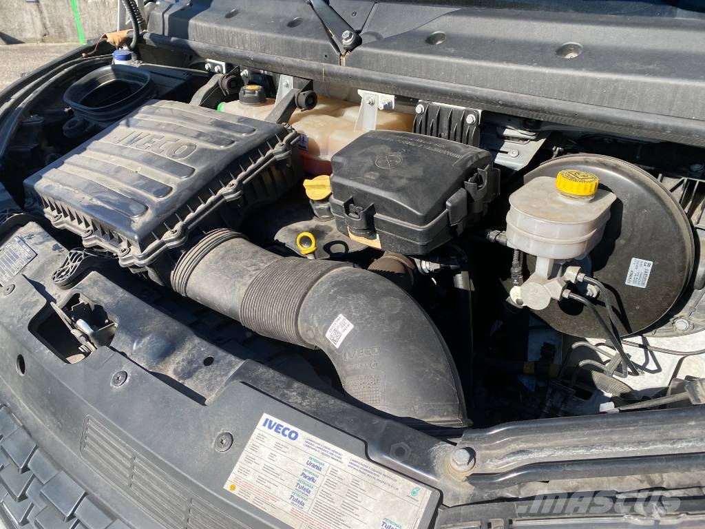 Iveco DAILY 35S140 2.3D/140-BOCKER HL34/1-8LH endommagé Andre