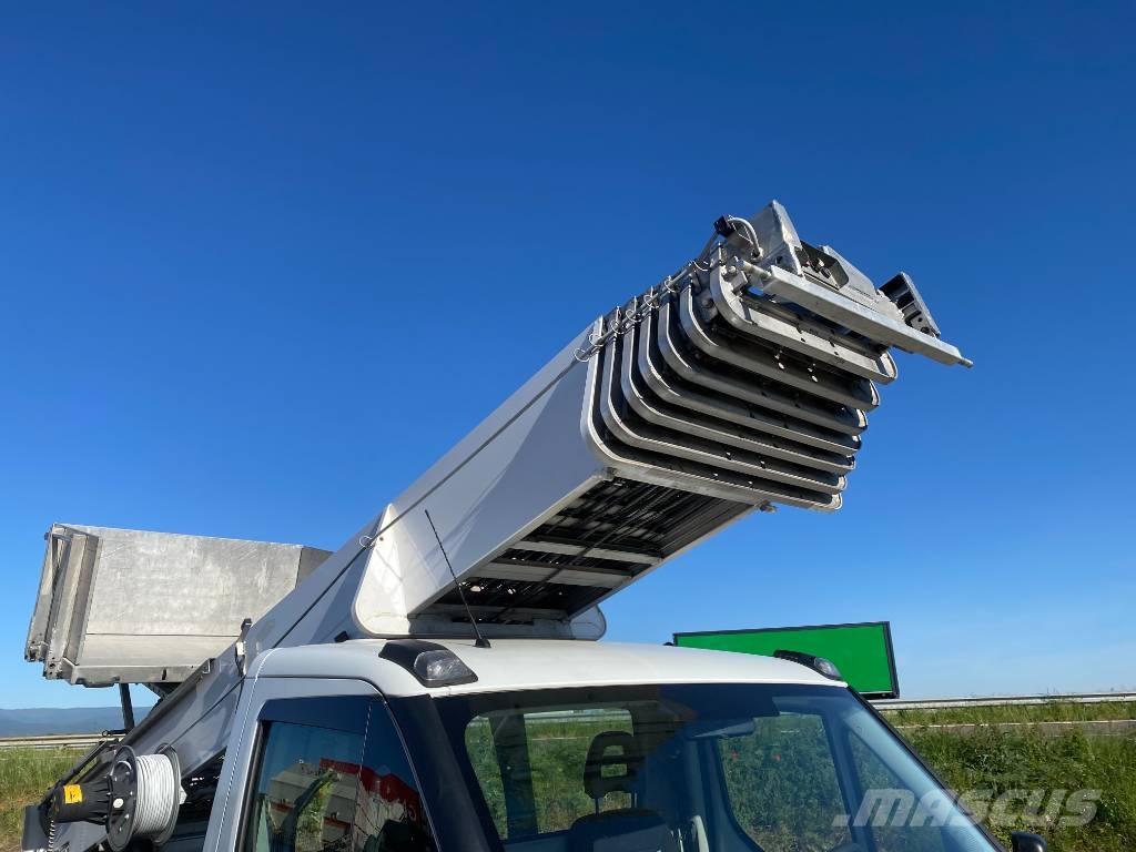 Iveco DAILY 35S140 2.3D/140-BOCKER HL34/1-8LH endommagé Andre