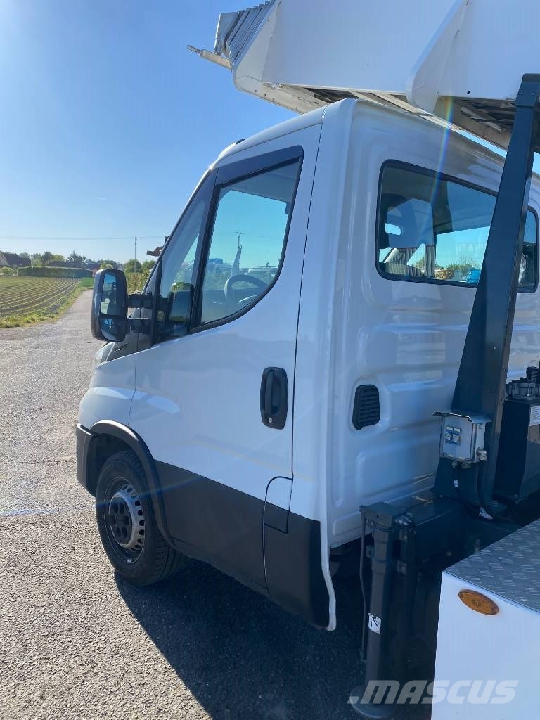 Iveco DAILY 35S140 2.3D/140-BOCKER HL34/1-8LH endommagé Andre