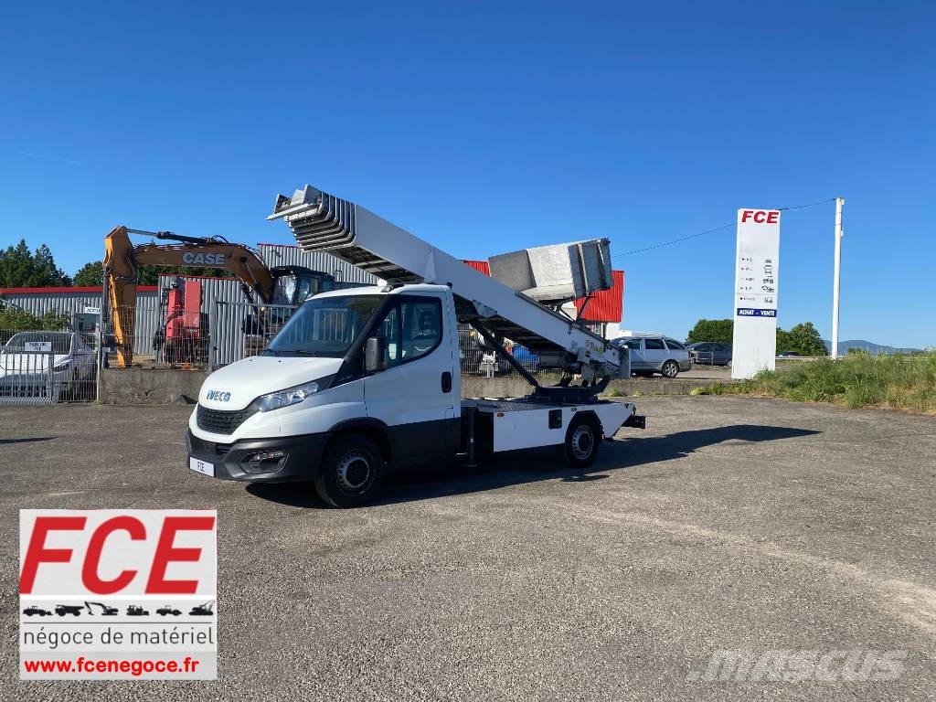 Iveco DAILY 35S140 2.3D/140-BOCKER HL34/1-8LH endommagé Andre