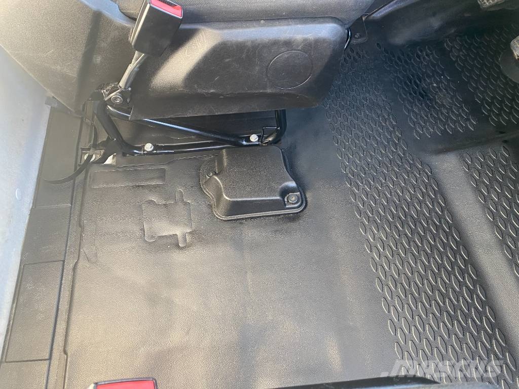 Iveco DAILY 35S140 2.3D/140-BOCKER HL34/1-8LH endommagé Andre