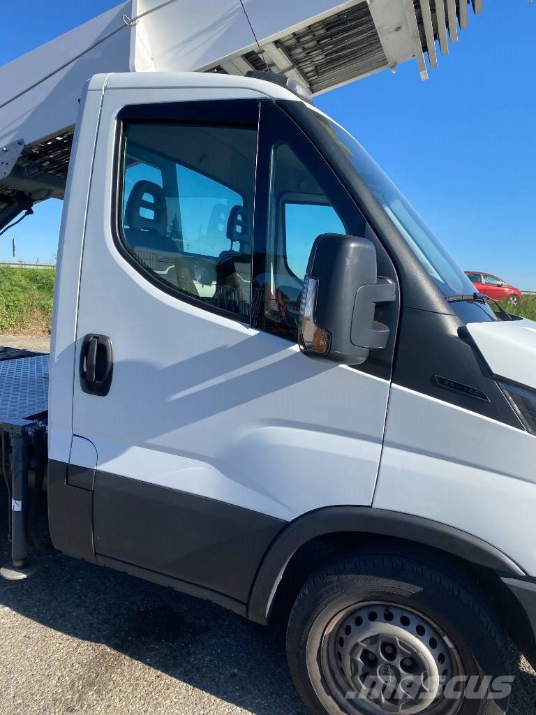 Iveco DAILY 35S140 2.3D/140-BOCKER HL34/1-8LH endommagé Andre