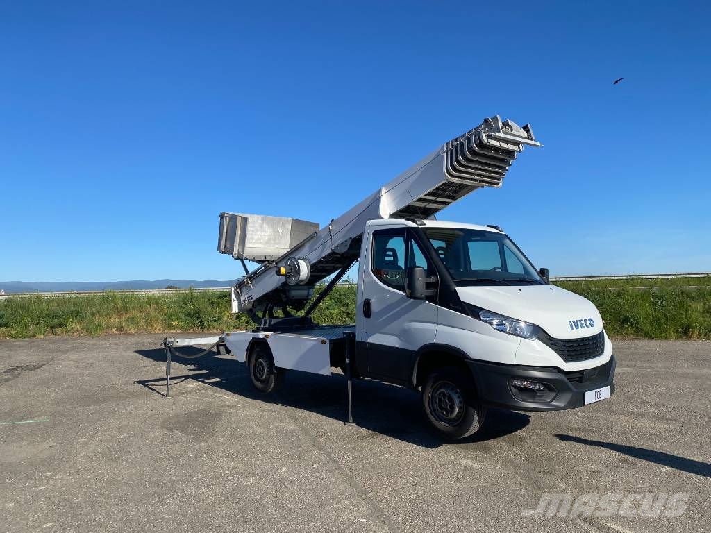 Iveco DAILY 35S140 2.3D/140-BOCKER HL34/1-8LH endommagé Andre