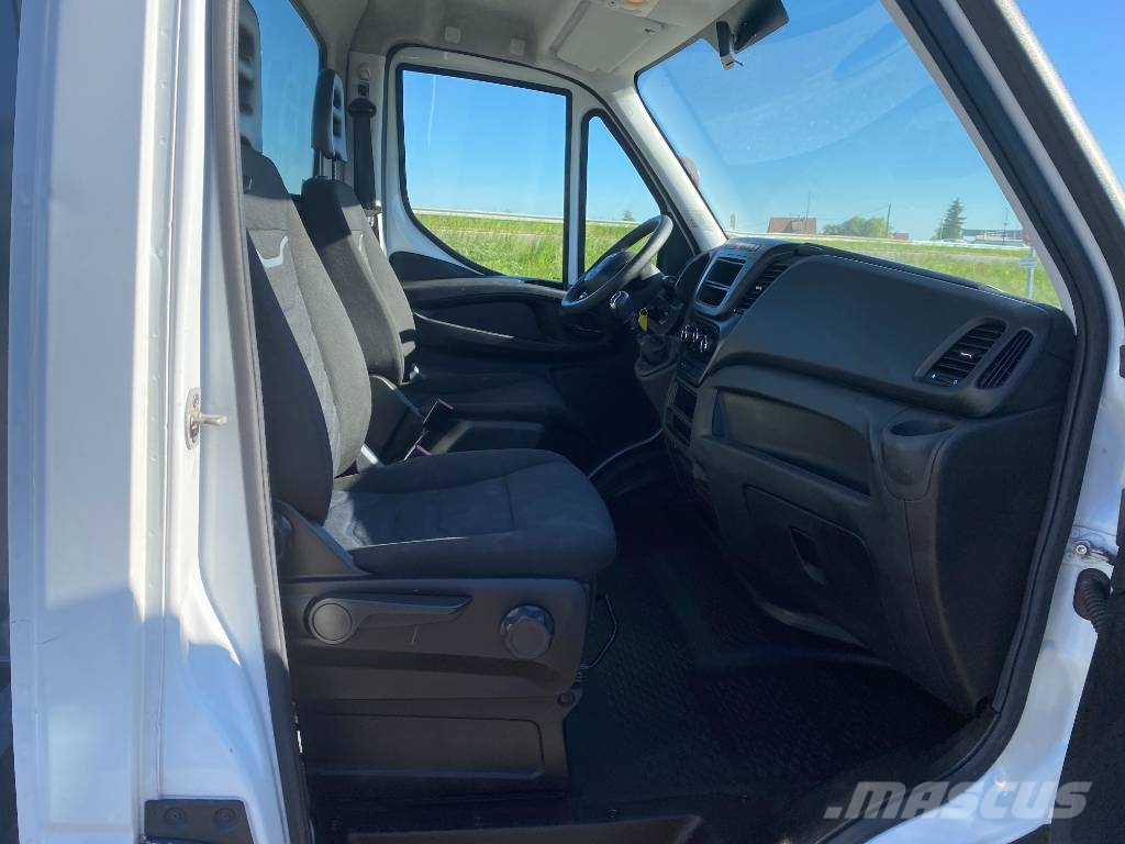 Iveco DAILY 35S140 2.3D/140-BOCKER HL34/1-8LH endommagé Andre