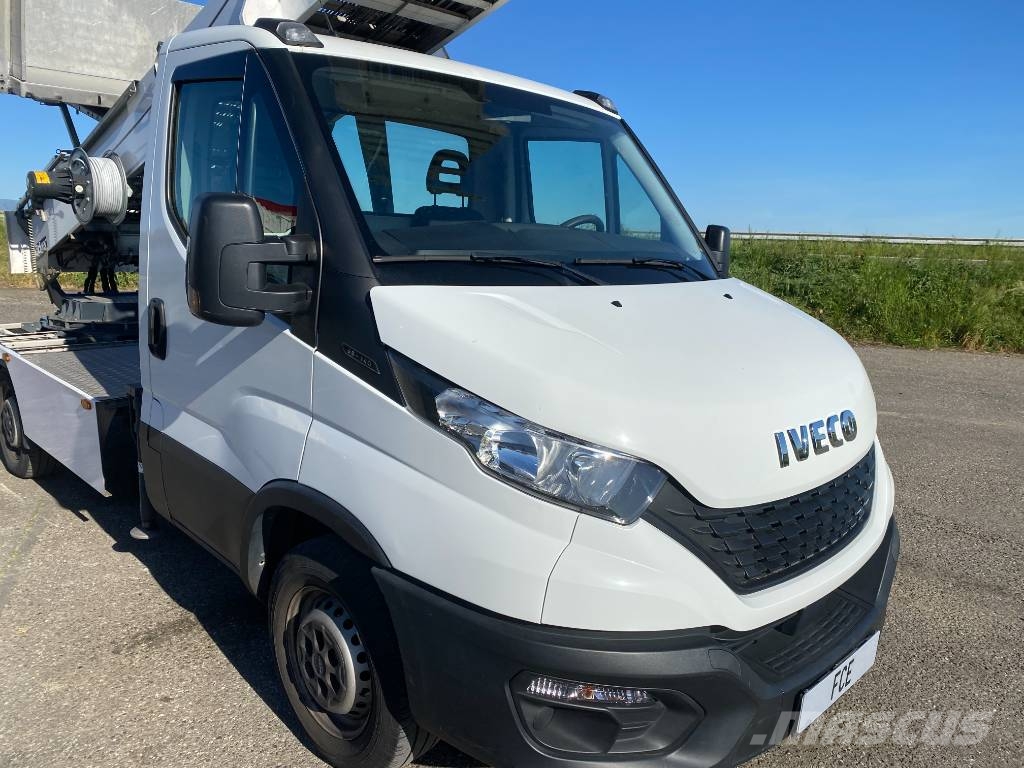 Iveco DAILY 35S140 2.3D/140-BOCKER HL34/1-8LH endommagé Andre