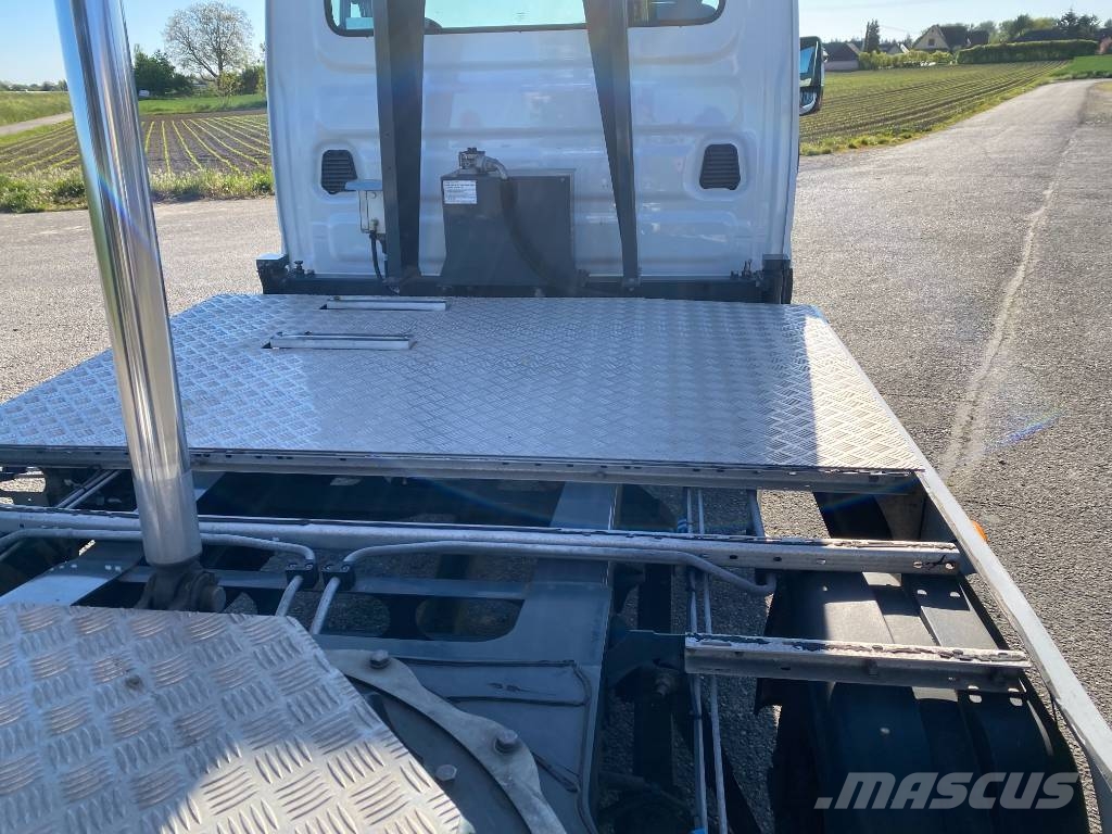 Iveco DAILY 35S140 2.3D/140-BOCKER HL34/1-8LH endommagé Andre