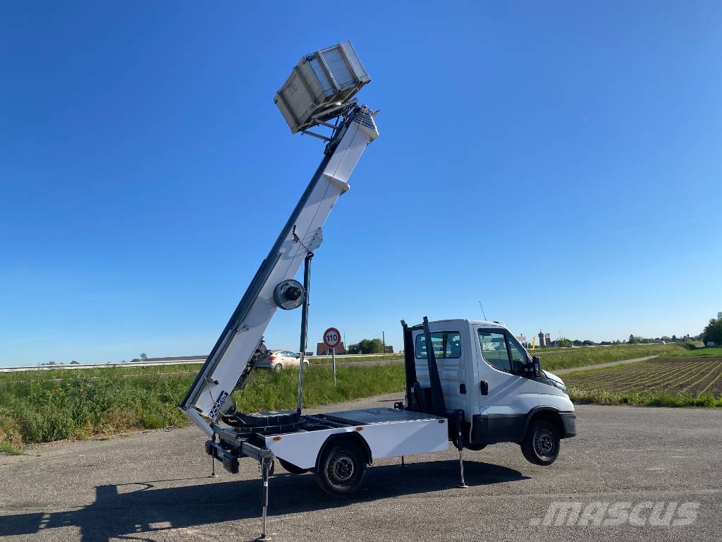 Iveco DAILY 35S140 2.3D/140-BOCKER HL34/1-8LH endommagé Andre