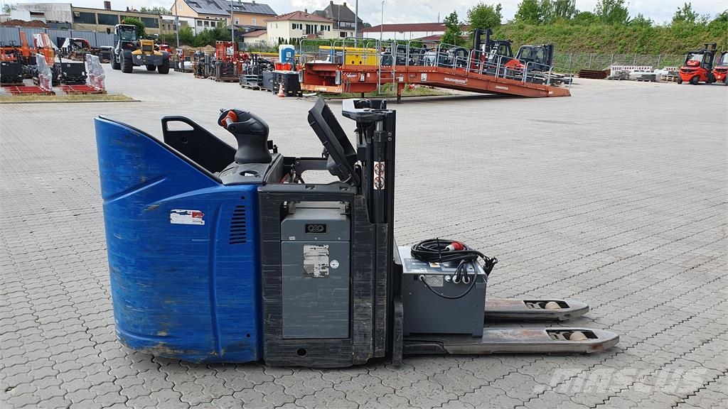 Linde D12 SP Zelfrijdende stapelaars