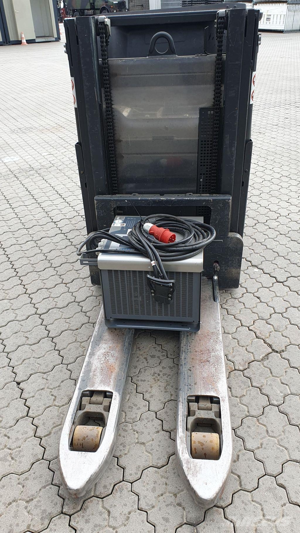 Linde D12 SP 行走式堆垛机