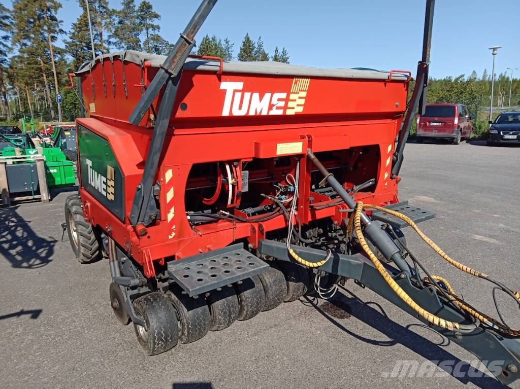 Tume Nova Combi 3000 ERIKOISTARJOUS Semoir combiné