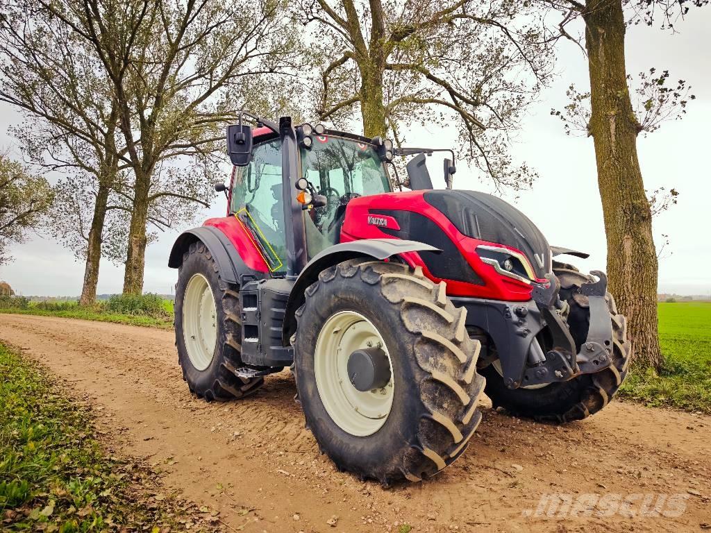 Valtra T 215 Versus Traktori