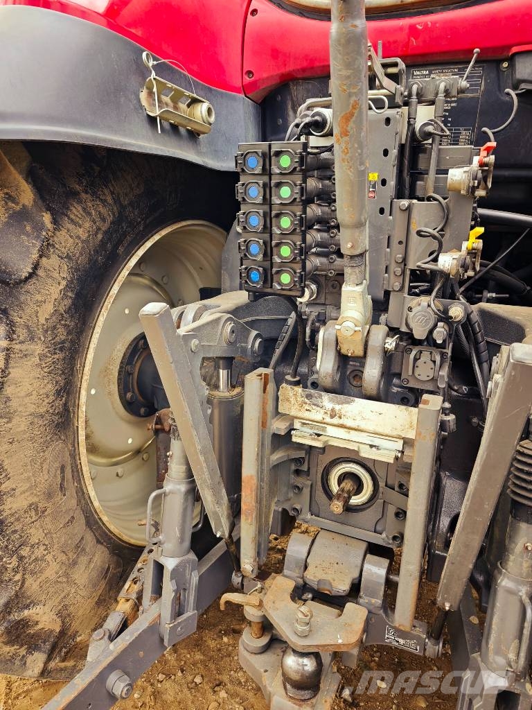 Valtra T 215 Versus Traktori