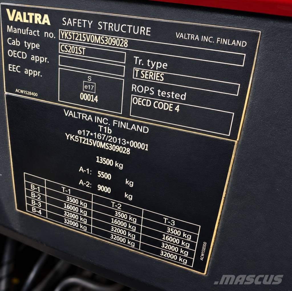 Valtra T 215 Versus Traktori