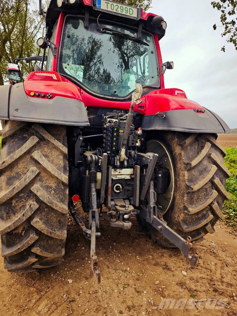 Valtra T 215 Versus Traktori