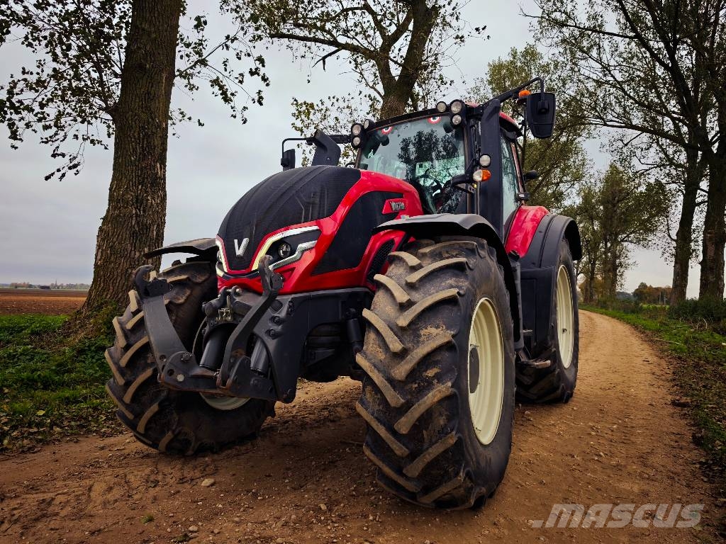 Valtra T 215 Versus Traktori
