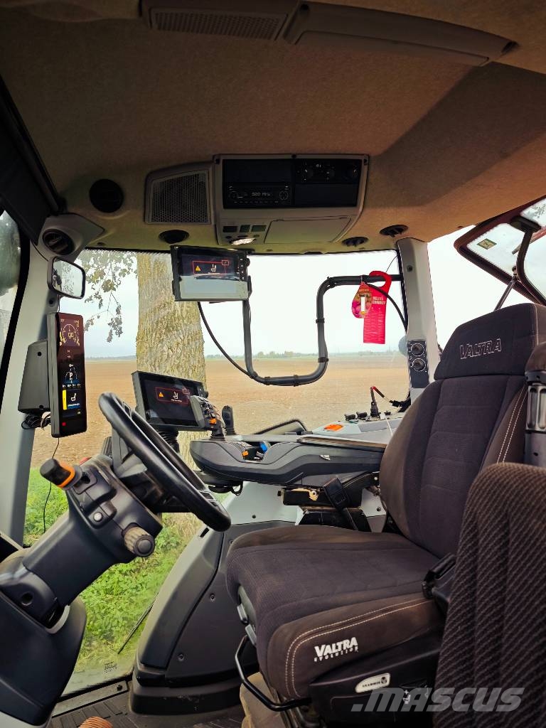 Valtra T 215 Versus Traktori
