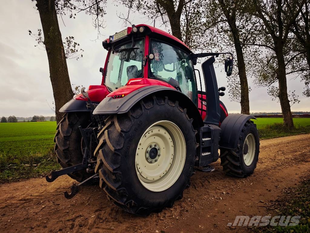 Valtra T 215 Versus Traktori