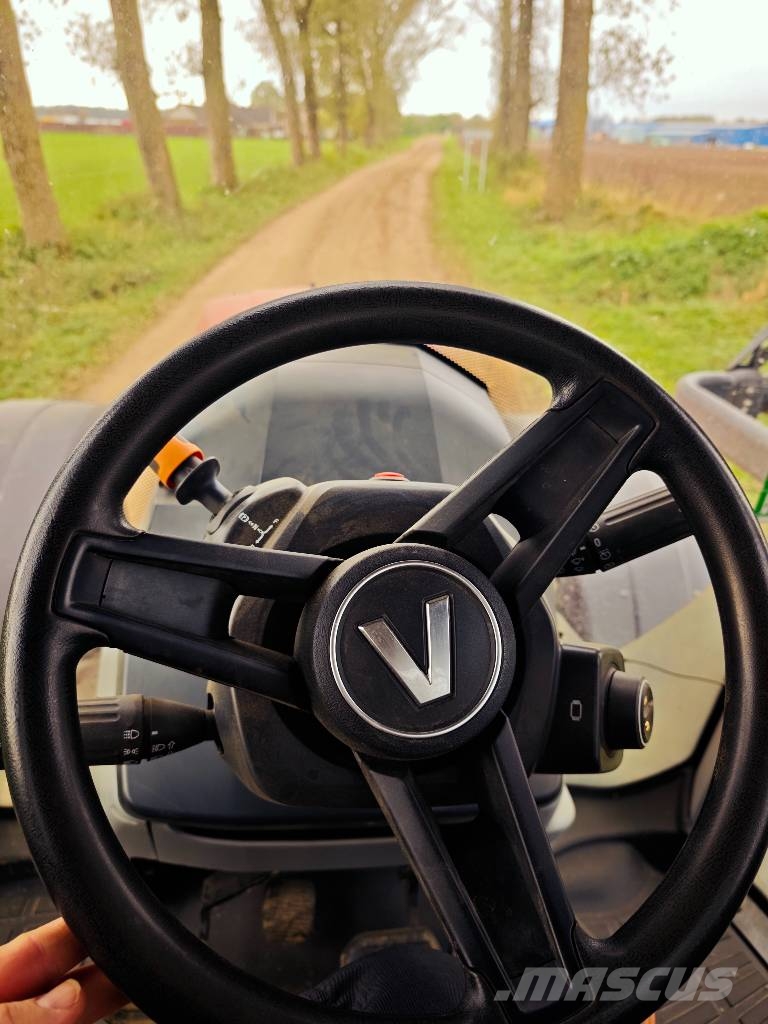 Valtra T 215 Versus Traktori