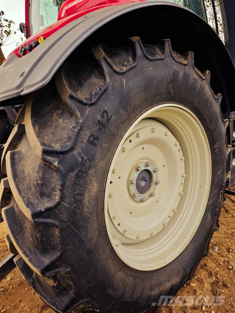 Valtra T 215 Versus Traktori