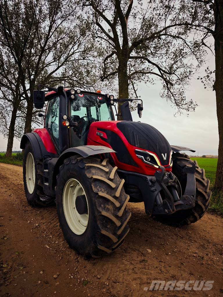 Valtra T 215 Versus Traktori