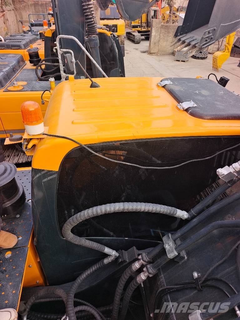 Hyundai 305LC-9T 3000 units excavators in stock Гусеничні екскаватори