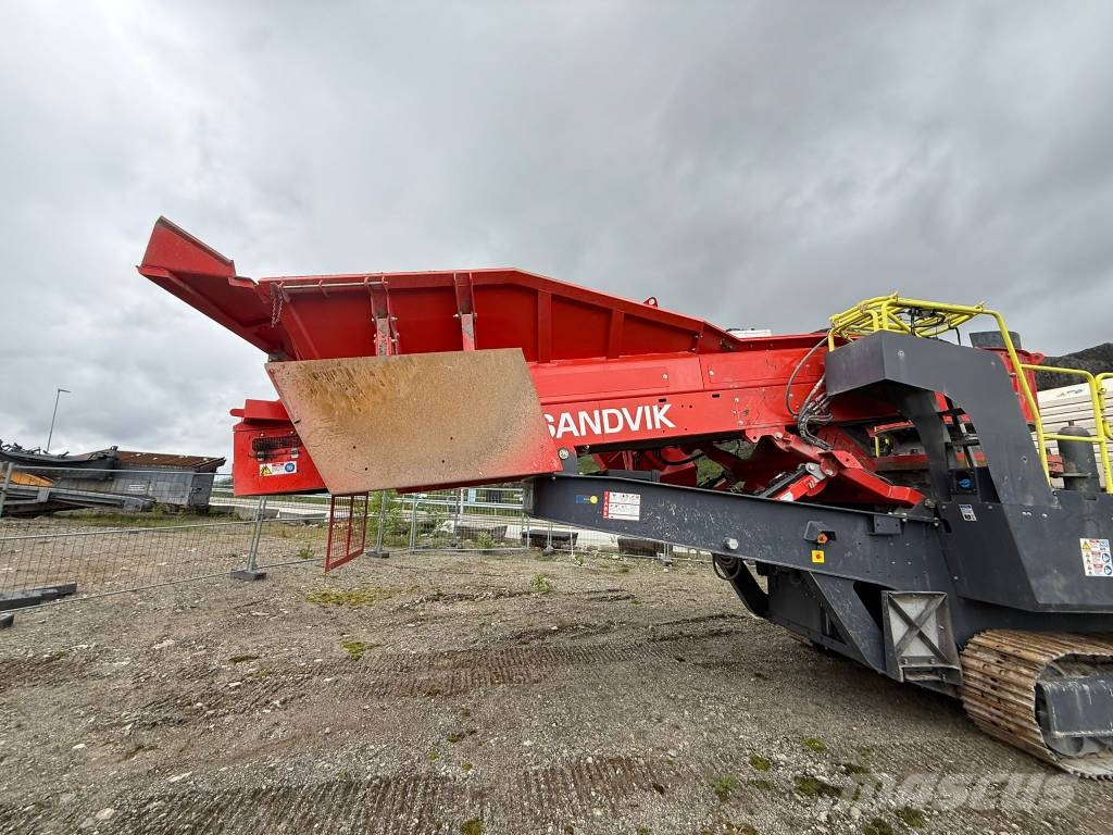 Sandvik QH 332 DDHS Trituradoras móviles