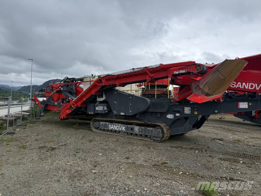 Sandvik QH 332 DDHS Trituradoras móviles