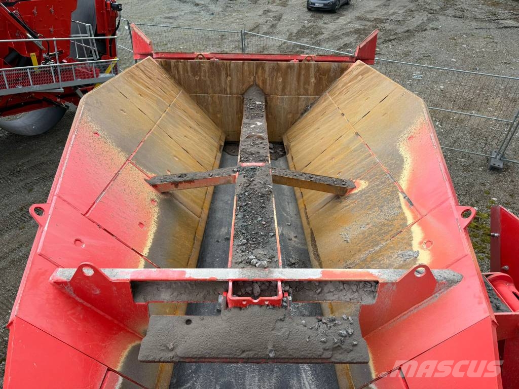 Sandvik QH 332 DDHS Trituradoras móviles