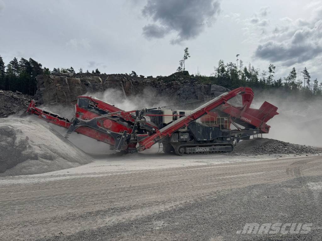 Sandvik QH 332 DDHS Trituradoras móviles