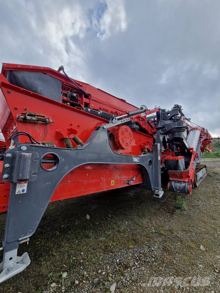 Sandvik QH 332 DDHS Trituradoras móviles