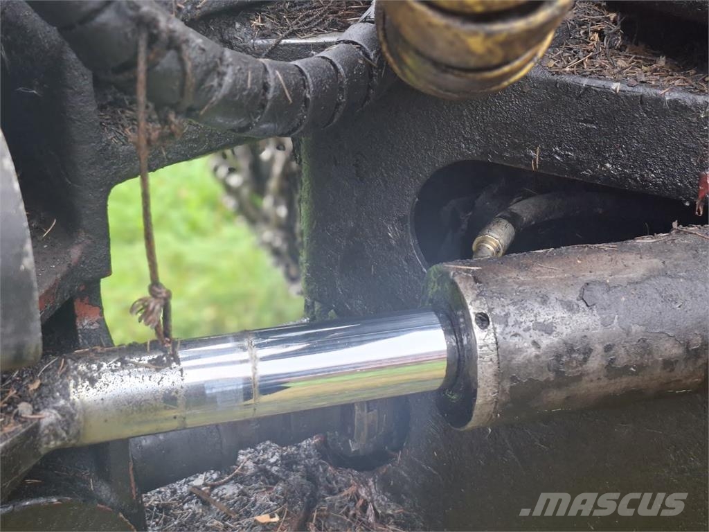 Timberjack FMG 1010 集运机