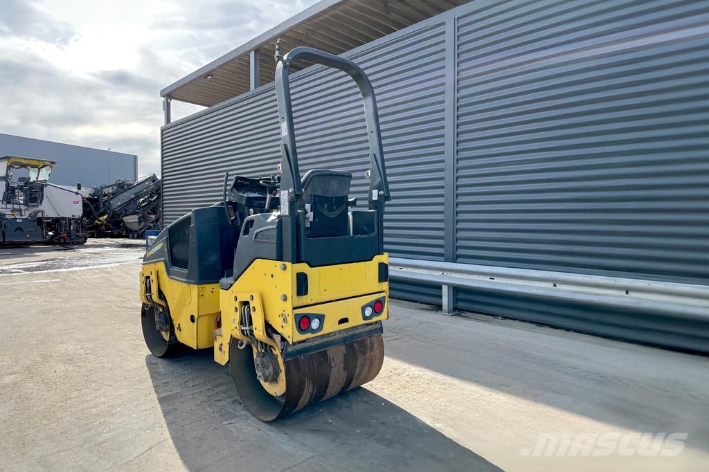 Bomag BW 100 AD-5 مداحل ثنائية الاسطوانة