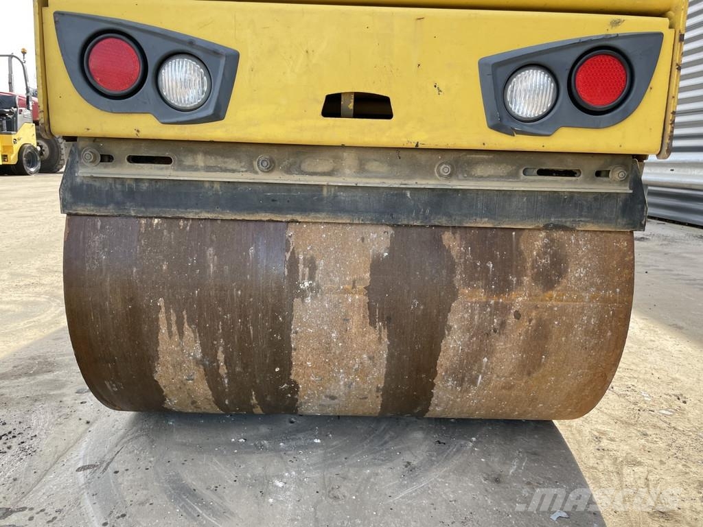 Bomag BW 100 AD-5 مداحل ثنائية الاسطوانة
