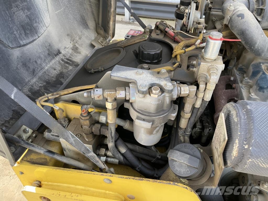 Bomag BW 100 AD-5 مداحل ثنائية الاسطوانة
