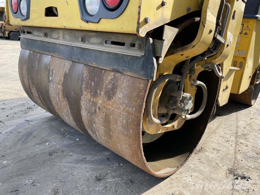 Bomag BW 100 AD-5 مداحل ثنائية الاسطوانة