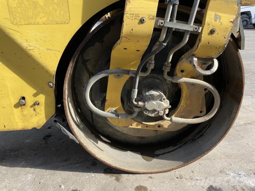Bomag BW 100 AD-5 مداحل ثنائية الاسطوانة