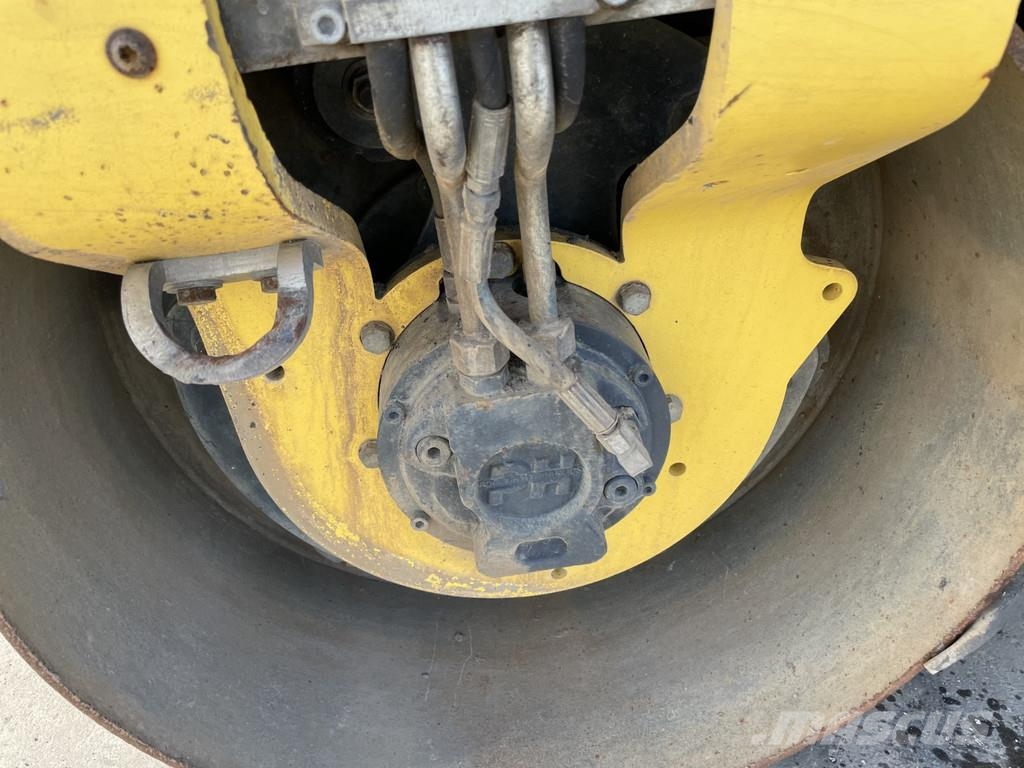 Bomag BW 100 AD-5 مداحل ثنائية الاسطوانة